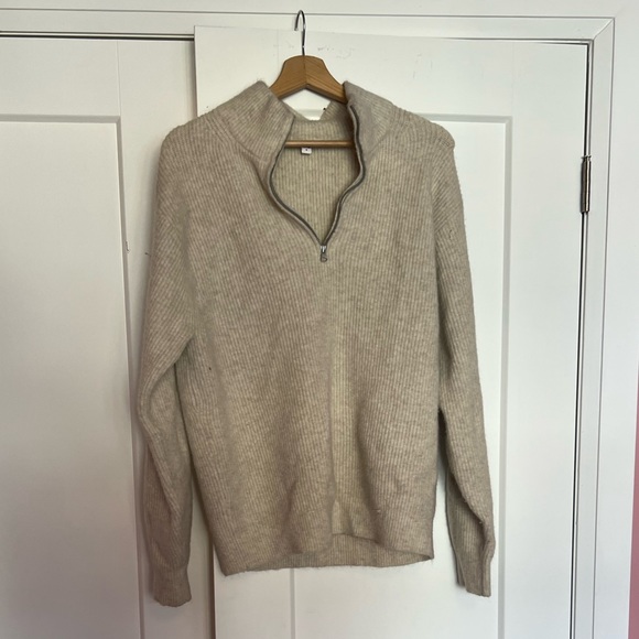 uniqlo cream / white pullover sweater - Picture 3 of 4